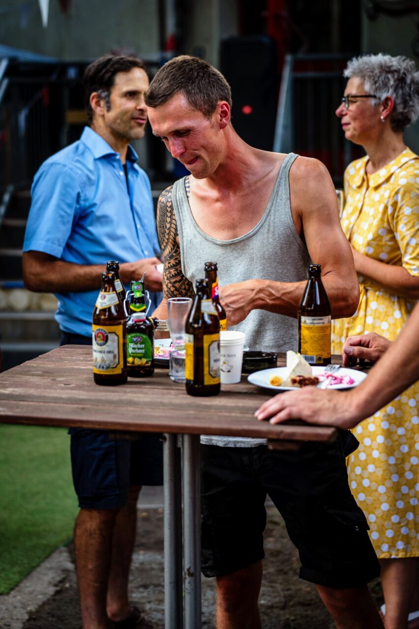 Gäste beim Fest